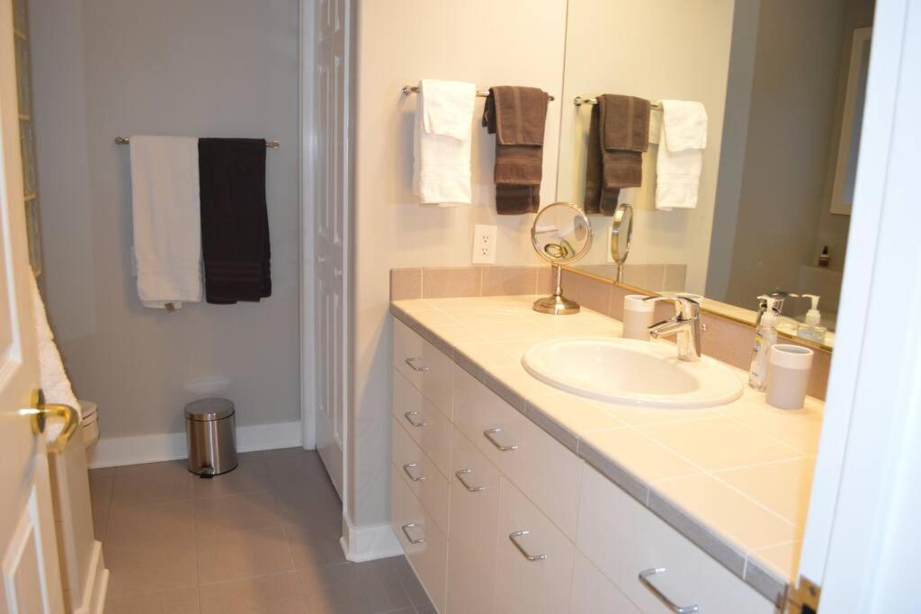 1-Bedroom Seaview Guesthouse On Seattle Luxury Estate With Views Of Olympic Mountains المظهر الخارجي الصورة