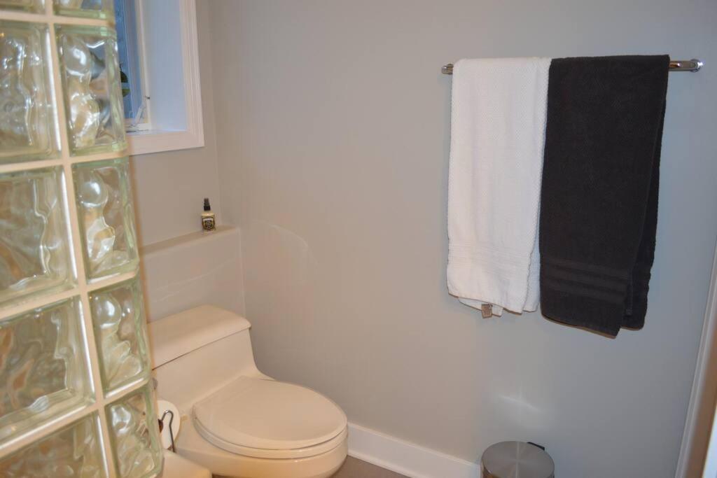 1-Bedroom Seaview Guesthouse On Seattle Luxury Estate With Views Of Olympic Mountains المظهر الخارجي الصورة
