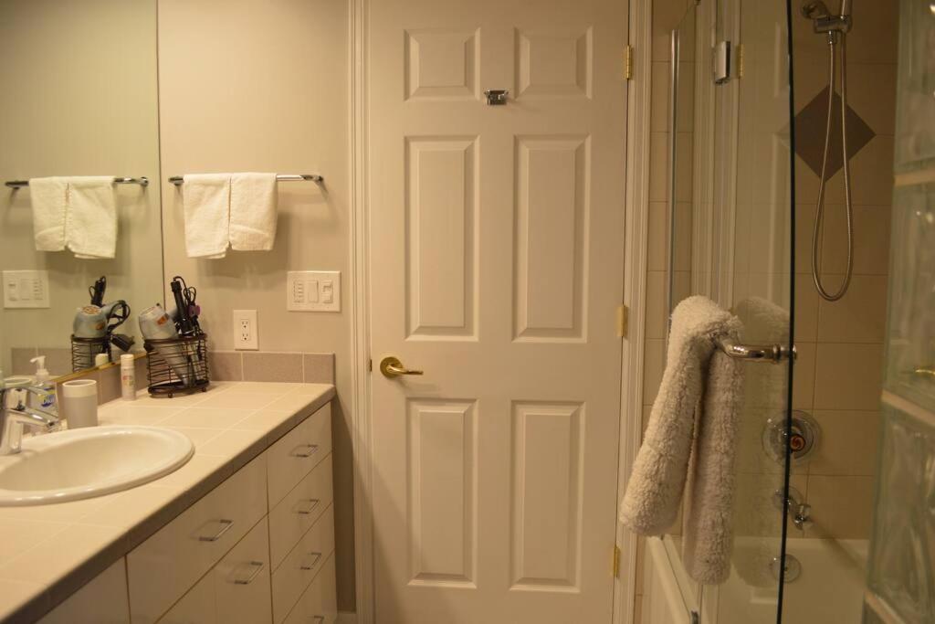 1-Bedroom Seaview Guesthouse On Seattle Luxury Estate With Views Of Olympic Mountains المظهر الخارجي الصورة